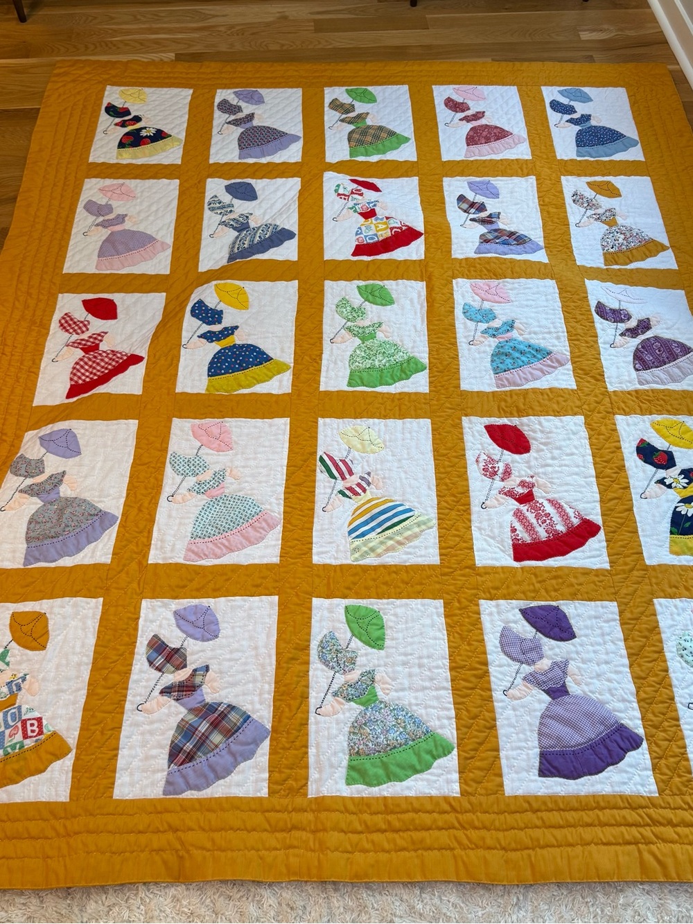 Handmade Sunbonnet Sue Appliqué Quilt 88” x 70” Mustard Vtg.Girls Umbrella Block